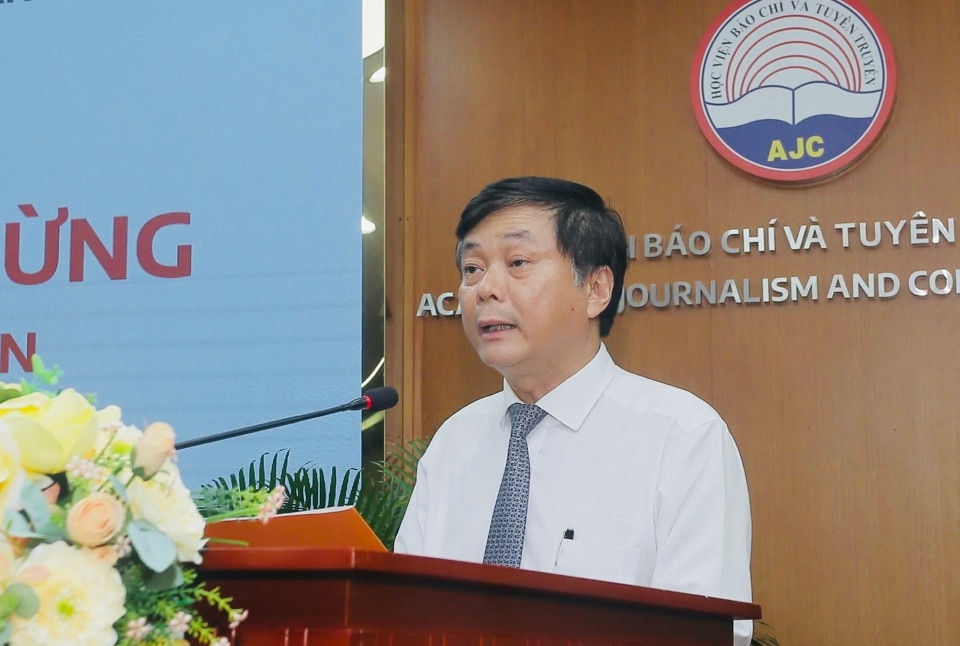 PGS-TS Phạm Minh Sơn - Giám đốc Học viện Báo chí và Tuyên truyền phát biểu tại hội thảo. Ảnh: Hồng Thái