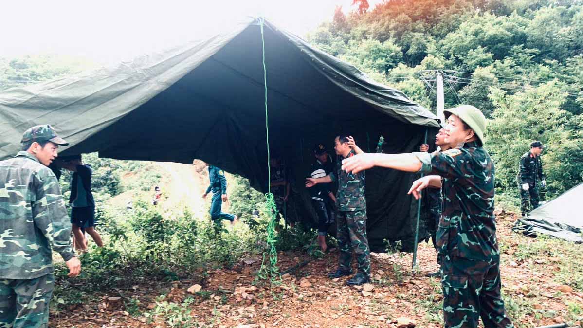 Khu nhà lán được dựng lên để người ở tạm thời tránh sạt lở. Ảnh: Đơn vị cung cấp