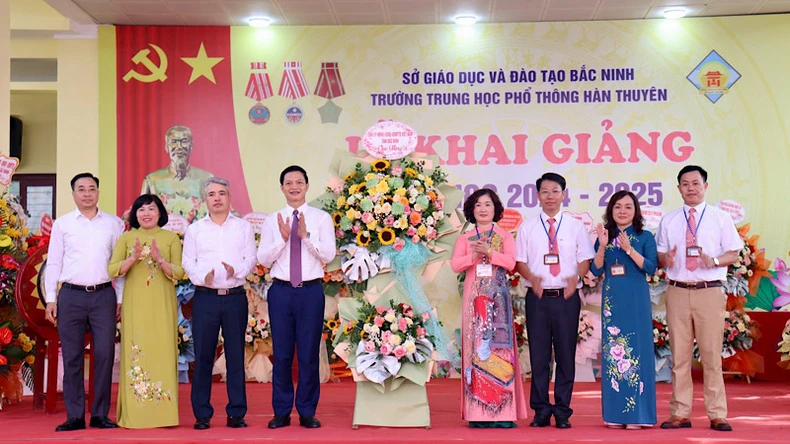 Thầy và trò Bắc Ninh rộn ràng, vững bước vào năm học mới ảnh 4