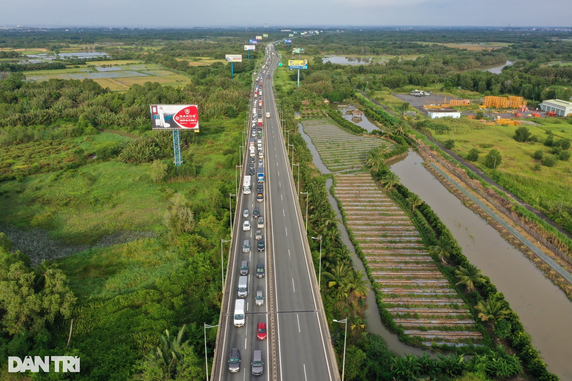 Cao tốc TPHCM - Long Thành kẹt xe kéo dài hơn 5km vì sửa cầu - 10