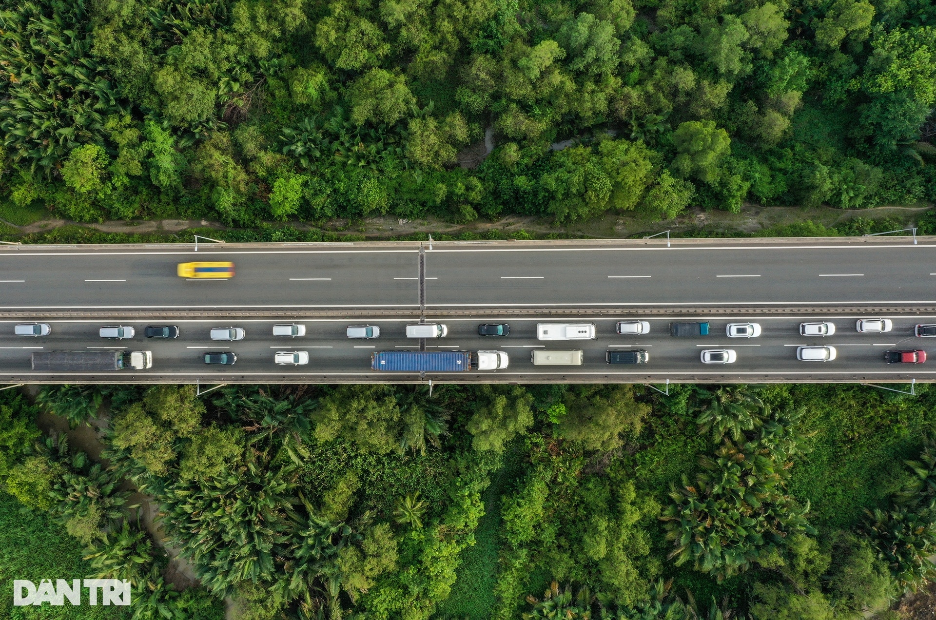 Cao tốc TPHCM - Long Thành kẹt xe kéo dài hơn 5km vì sửa cầu - 11