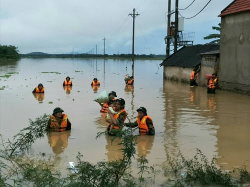 Ấm tình dân tộc, Peak Markets chung tay cùng đồng bào hậu siêu bão Yagi- Ảnh 2.