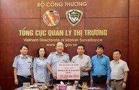 Lực lượng QLTT quyên góp hơn 2,3 tỷ đồng ủng hộ người dân bị ảnh hưởng bởi bão, lũ