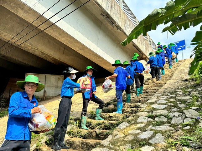 Thanh niên Yên Bái đồng hành khắc phục hậu quả sau lũ ảnh 2