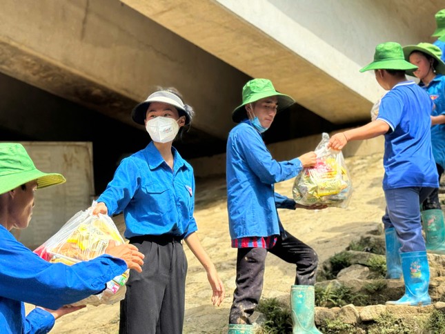 Thanh niên Yên Bái đồng hành khắc phục hậu quả sau lũ ảnh 3