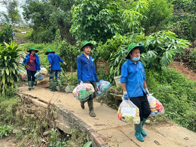 Thanh niên Yên Bái đồng hành khắc phục hậu quả sau lũ ảnh 9