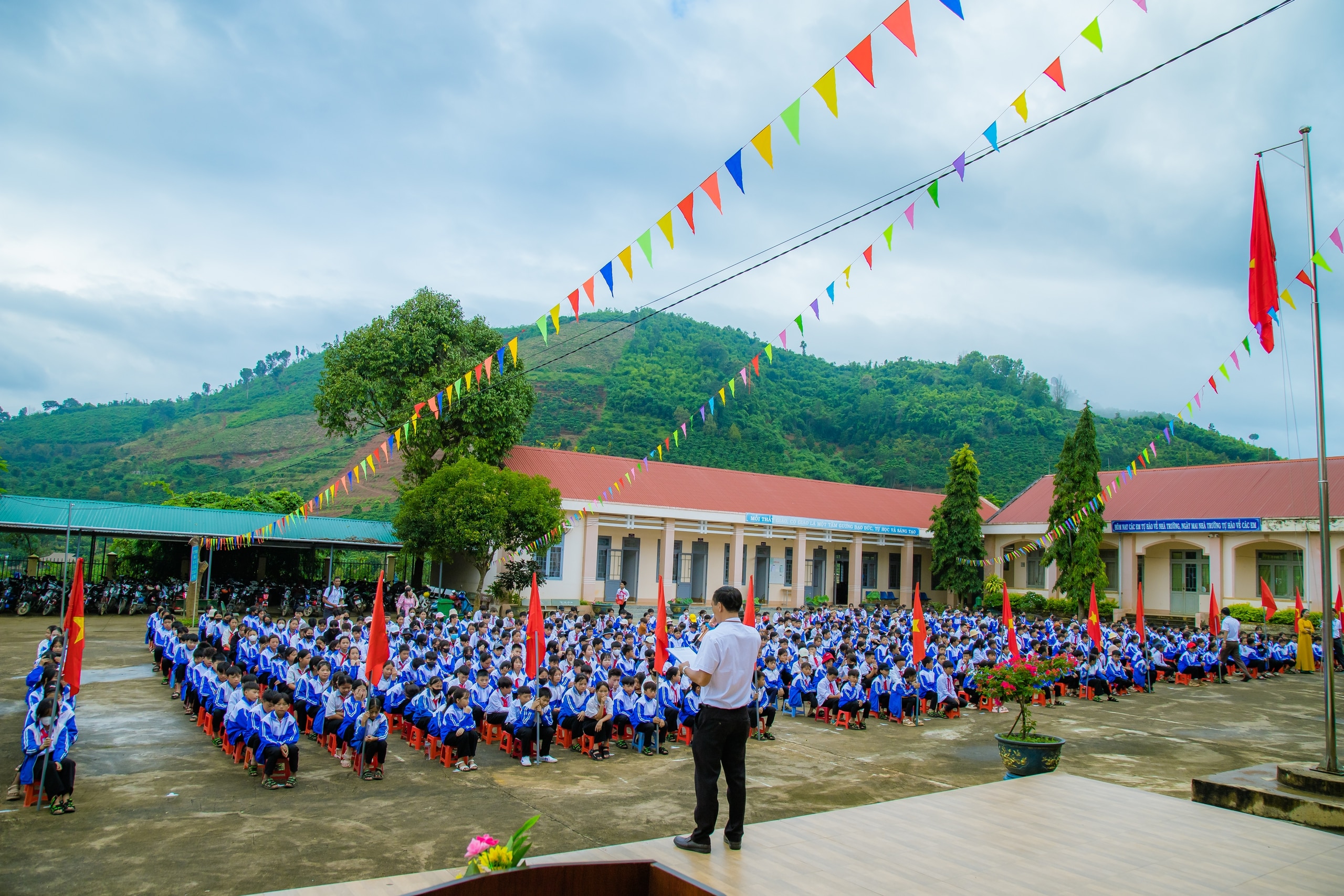 Chênh lệch lương hơn 3 lần giữa giáo viên hợp đồng và biên chế  - Ảnh 5.