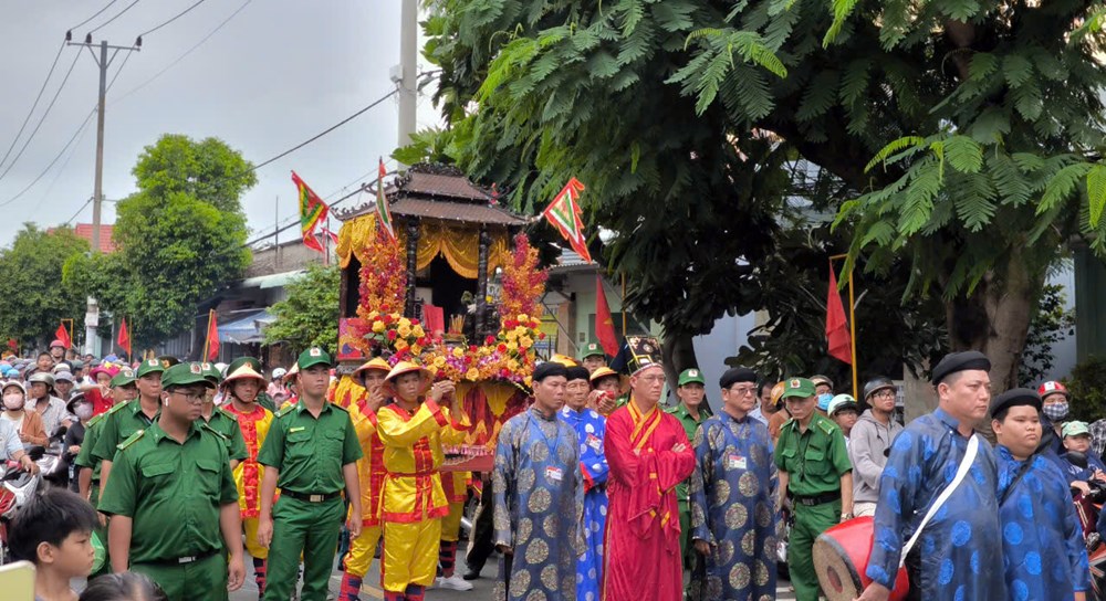 Lễ hội truyền thống của ngư dân miền biển cầu cho mưa thuận gió hòa - ảnh 2