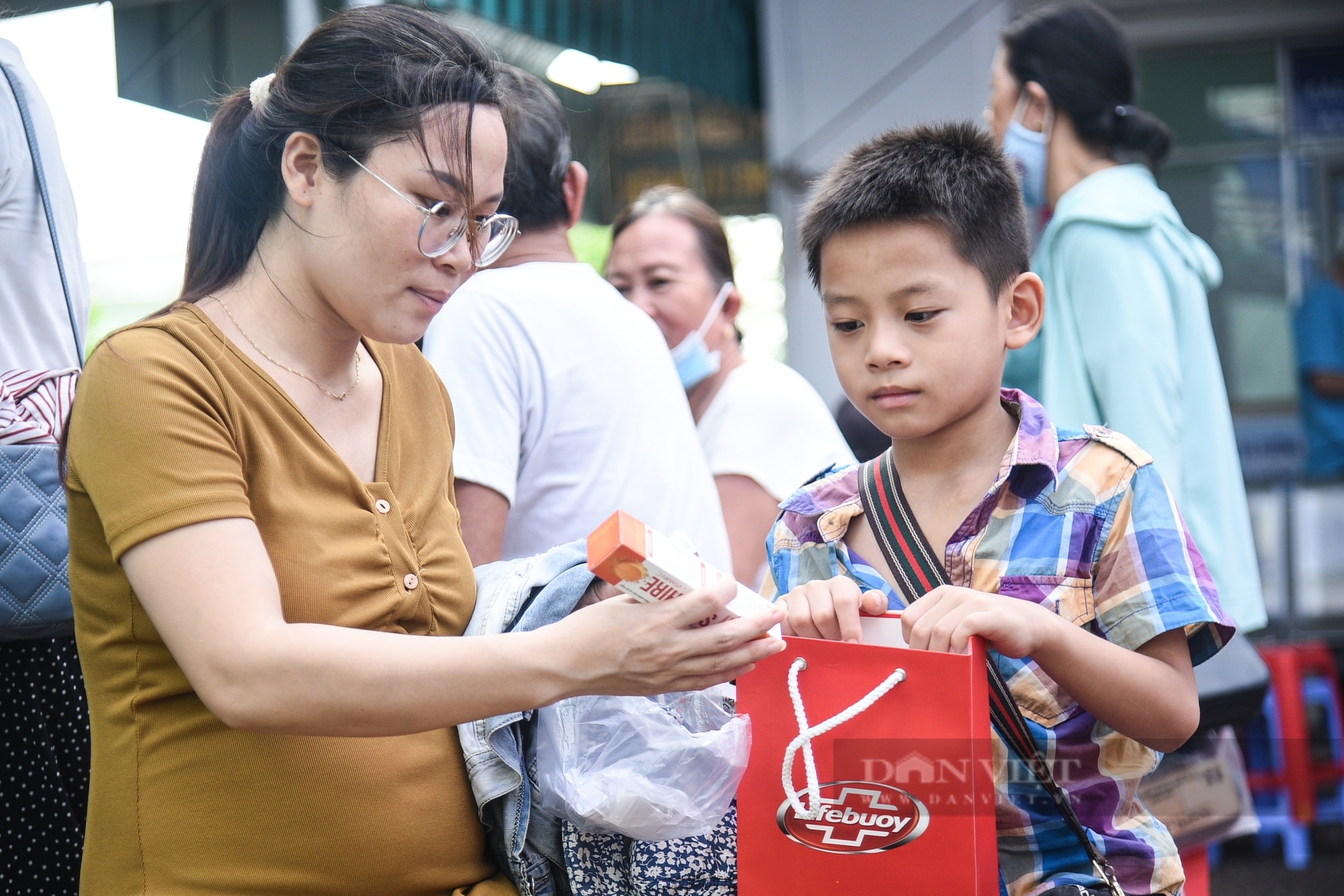 Gần 1.000 người tại Đà Nẵng được khám và phát thuốc miễn phí- Ảnh 13.