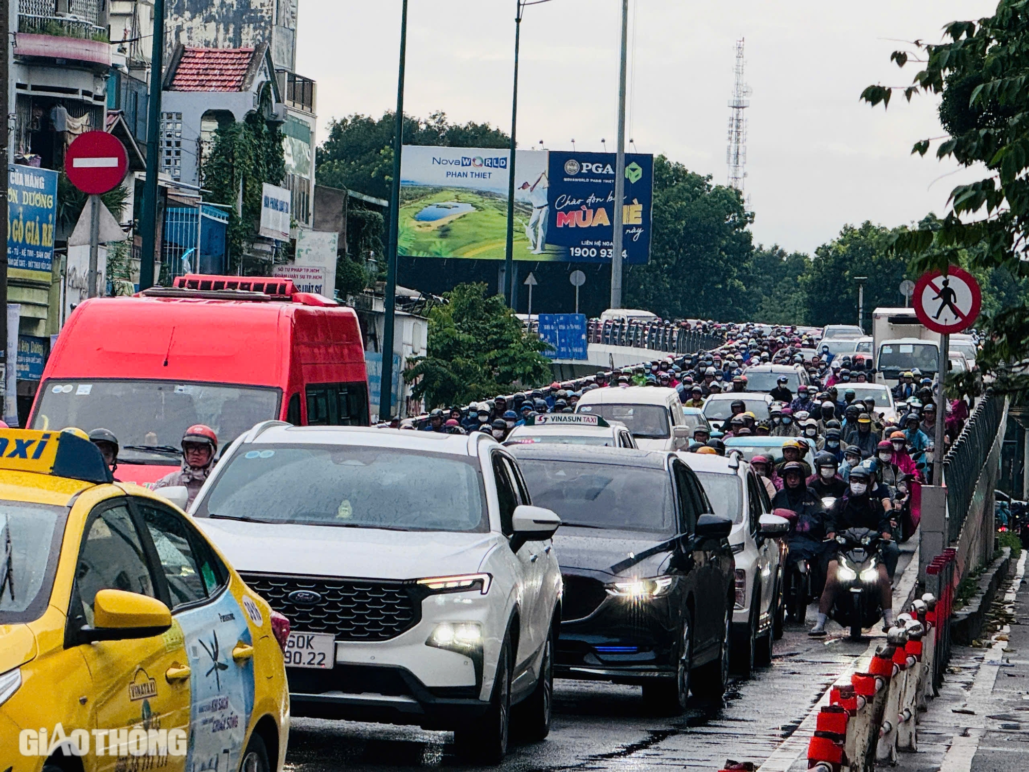 TP.HCM: Kẹt xe triền miên đường Nguyễn Thái Sơn, giải pháp nào để chia tải?- Ảnh 2.