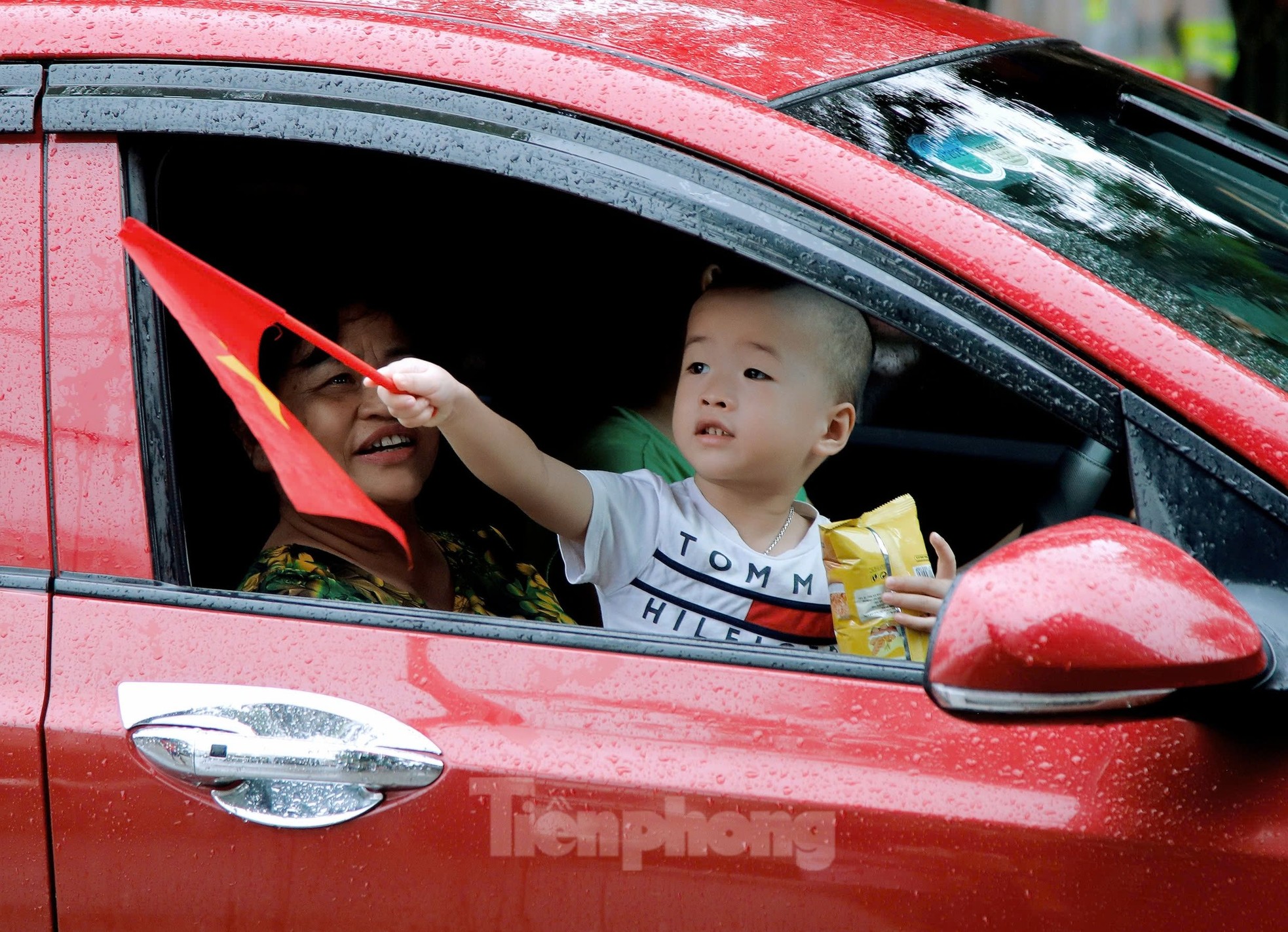 Xúc động hình ảnh chia tay thắm tình quân dân sau bão lũ Yên Bái ảnh 13