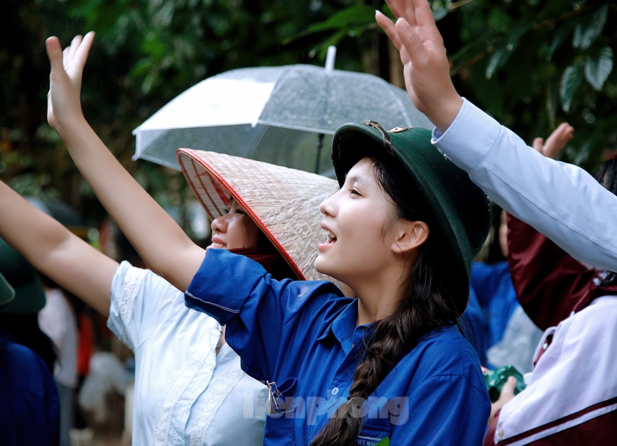 Xúc động hình ảnh chia tay thắm tình quân dân sau bão lũ Yên Bái ảnh 20