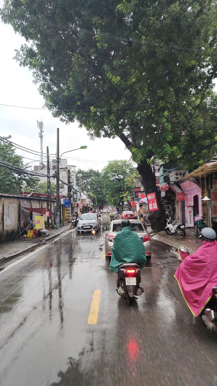 Quận Hoàng Mai đang tập trung GPMB dự án mở rộng tuyến đường Tam Trinh. Ảnh AT