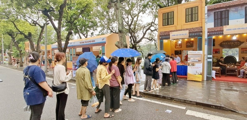 Festival Thu Hà Nội lần thứ 2: Quyên góp gần 300 triệu đồng ủng hộ đồng bào bị lũ lụt