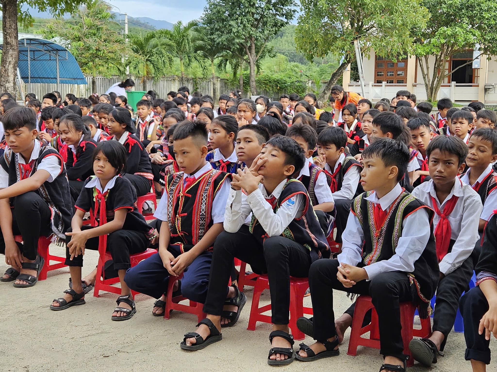 Bình Định: Giao lưu “Những người con của bản làng" và truyền thông “Học cái chữ vui quá”- Ảnh 4.