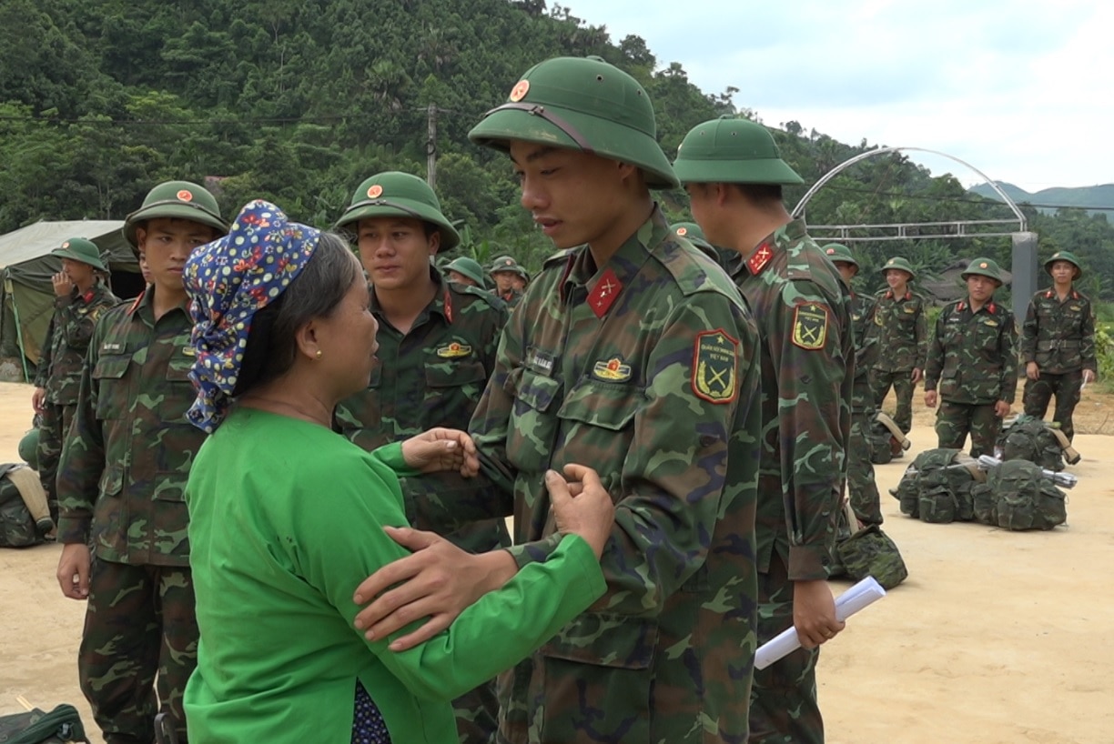 Xúc động chia tay lực lượng quân đội tại Làng Nủ: Đi dân nhớ - ở dân thương - Ảnh 7.