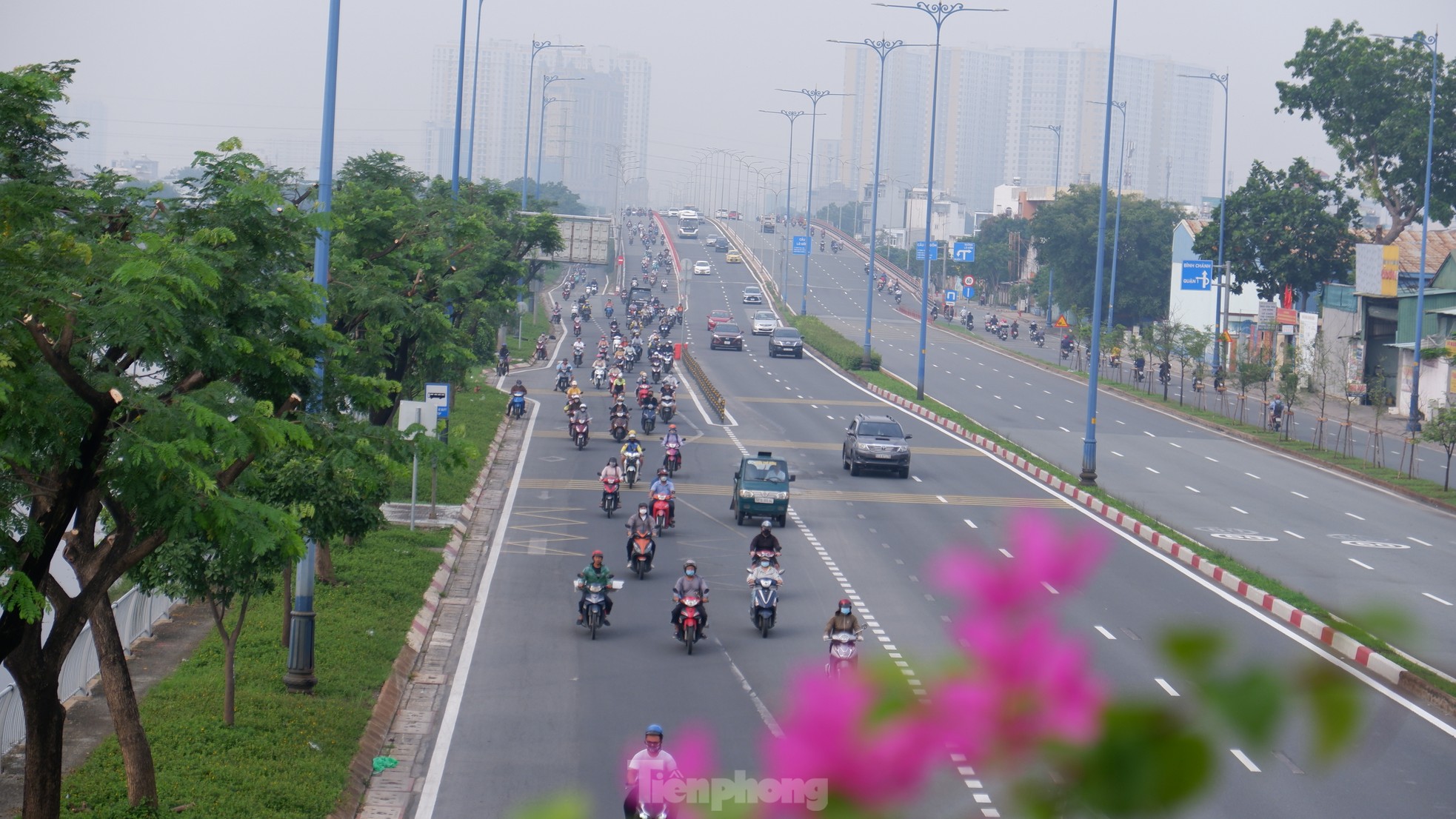 TPHCM chìm trong sương mù, bụi mịn vượt ngưỡng cho phép nhiều lần ảnh 2