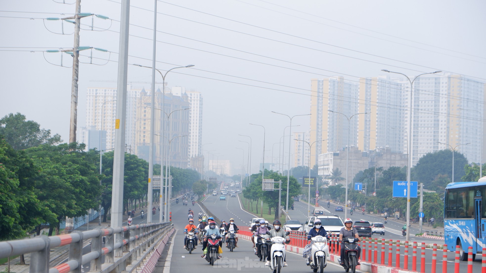 TPHCM chìm trong sương mù, bụi mịn vượt ngưỡng cho phép nhiều lần ảnh 8