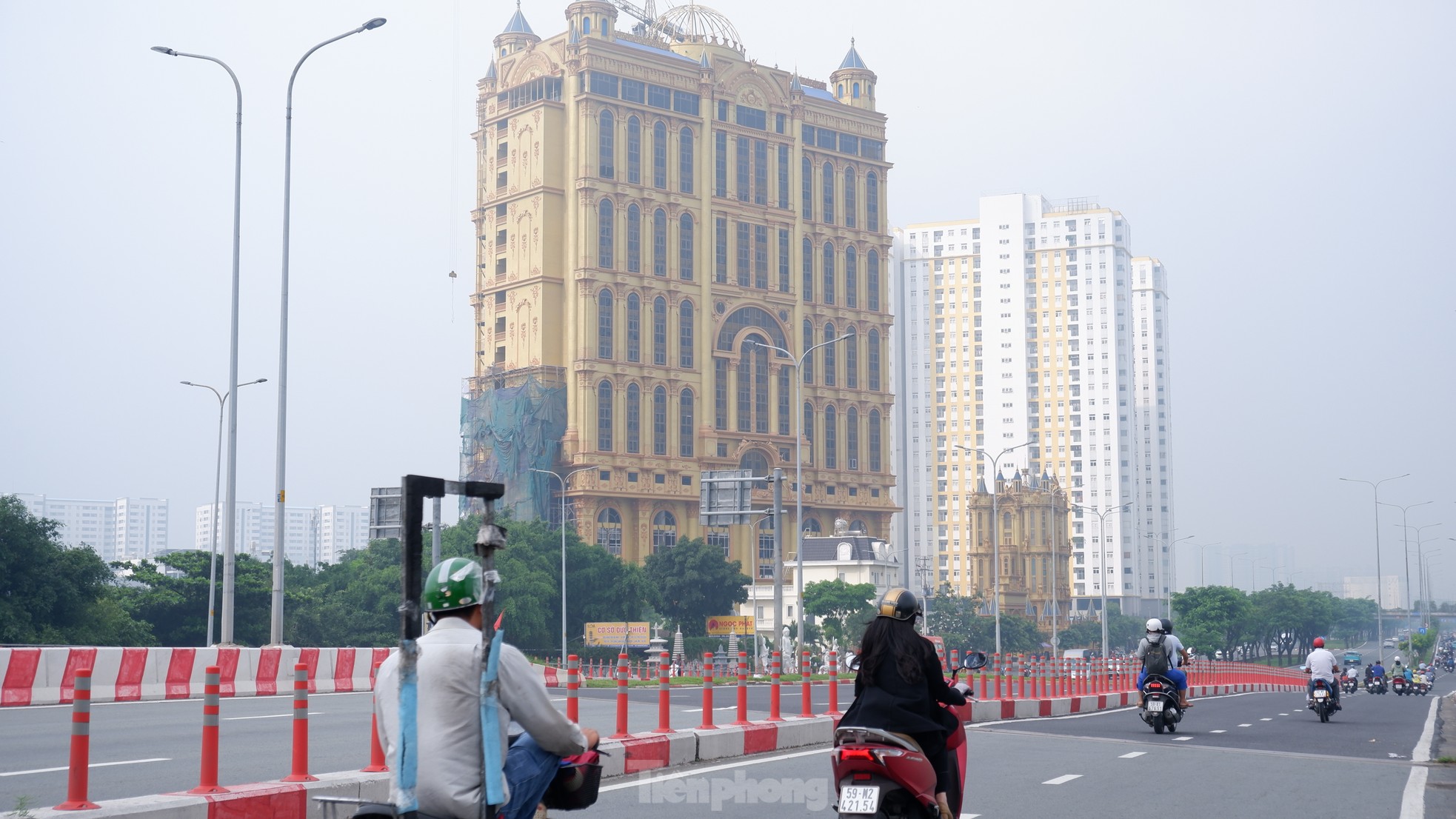 TPHCM chìm trong sương mù, bụi mịn vượt ngưỡng cho phép nhiều lần ảnh 9