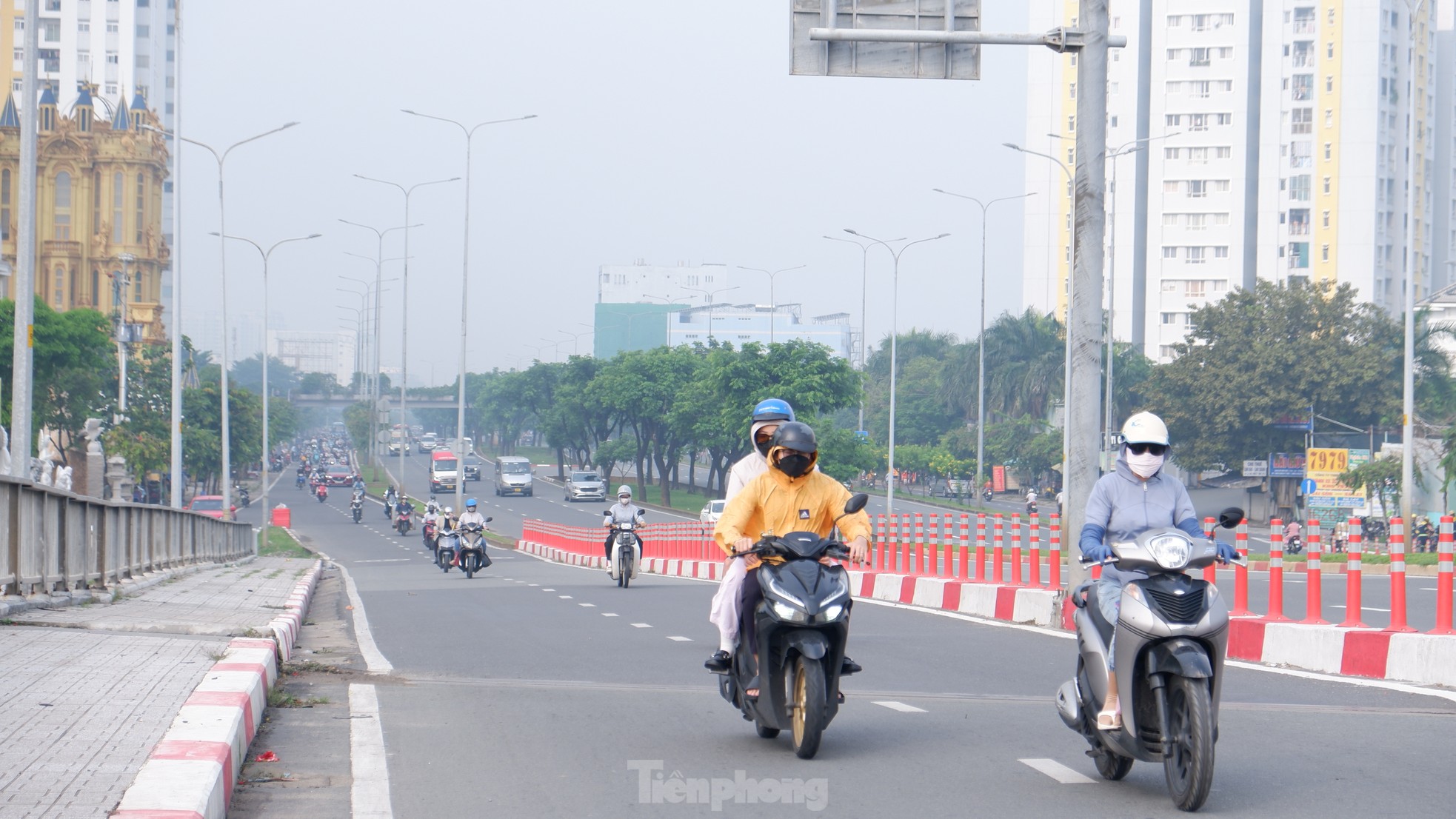 TPHCM chìm trong sương mù, bụi mịn vượt ngưỡng cho phép nhiều lần ảnh 10