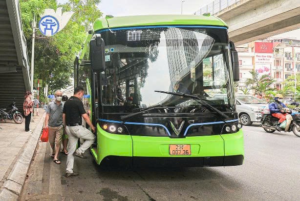 Hà Nội: 300 triệu lượt khách đi xe buýt, metro trong 9 tháng đầu năm- Ảnh 2.