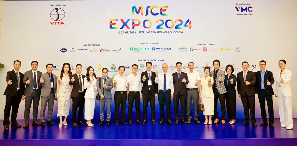 Các đại biểu khai mạc MICE EXPO 2024. Ảnh: Hoài Nam