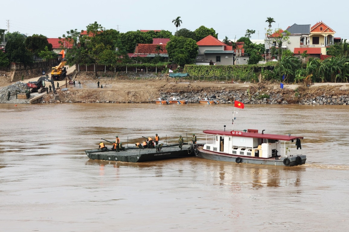 Phú Thọ đề nghị cử đặc công 'người nhái' tìm nạn nhân vụ sập cầu Phong Châu