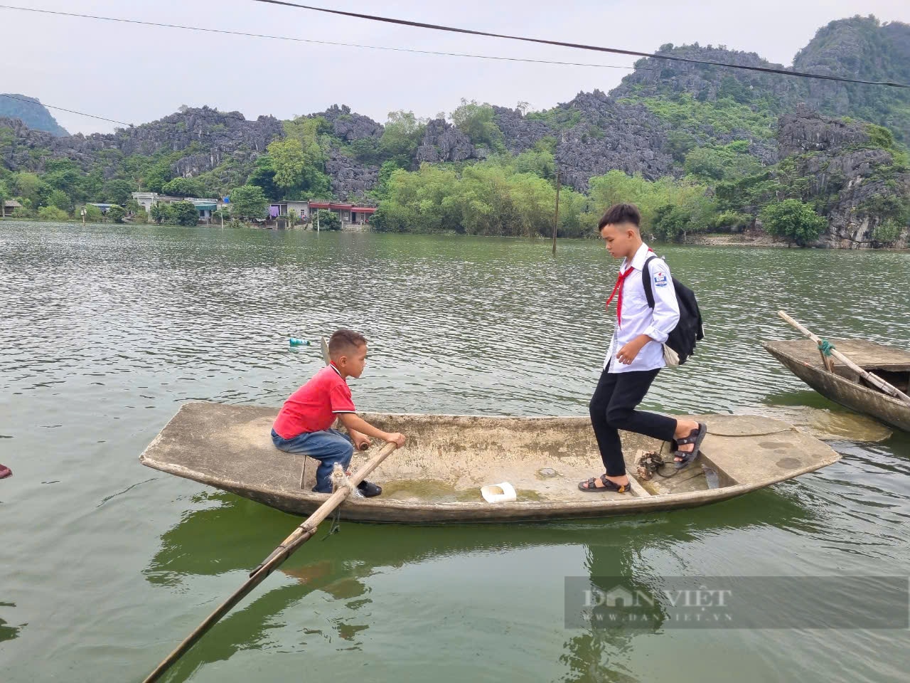 Hành trình đến trường trên những con thuyền không phao cứu sinh- Ảnh 4.