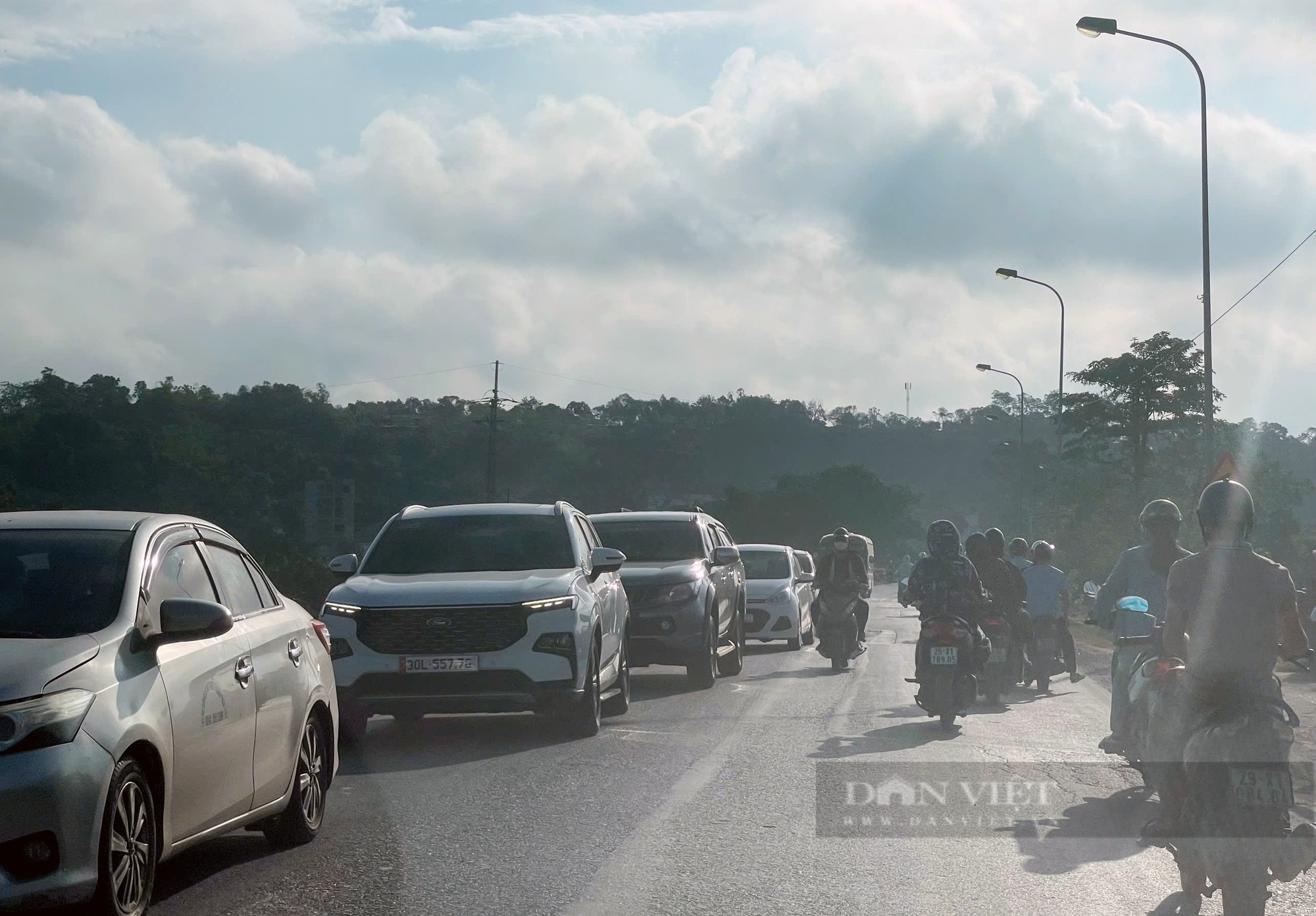 Cảnh ùn tắc, ổ gà chằng chịt trên quốc lộ 6 đoạn Hà Đông - Xuân Mai dài 21 km - Ảnh 4.