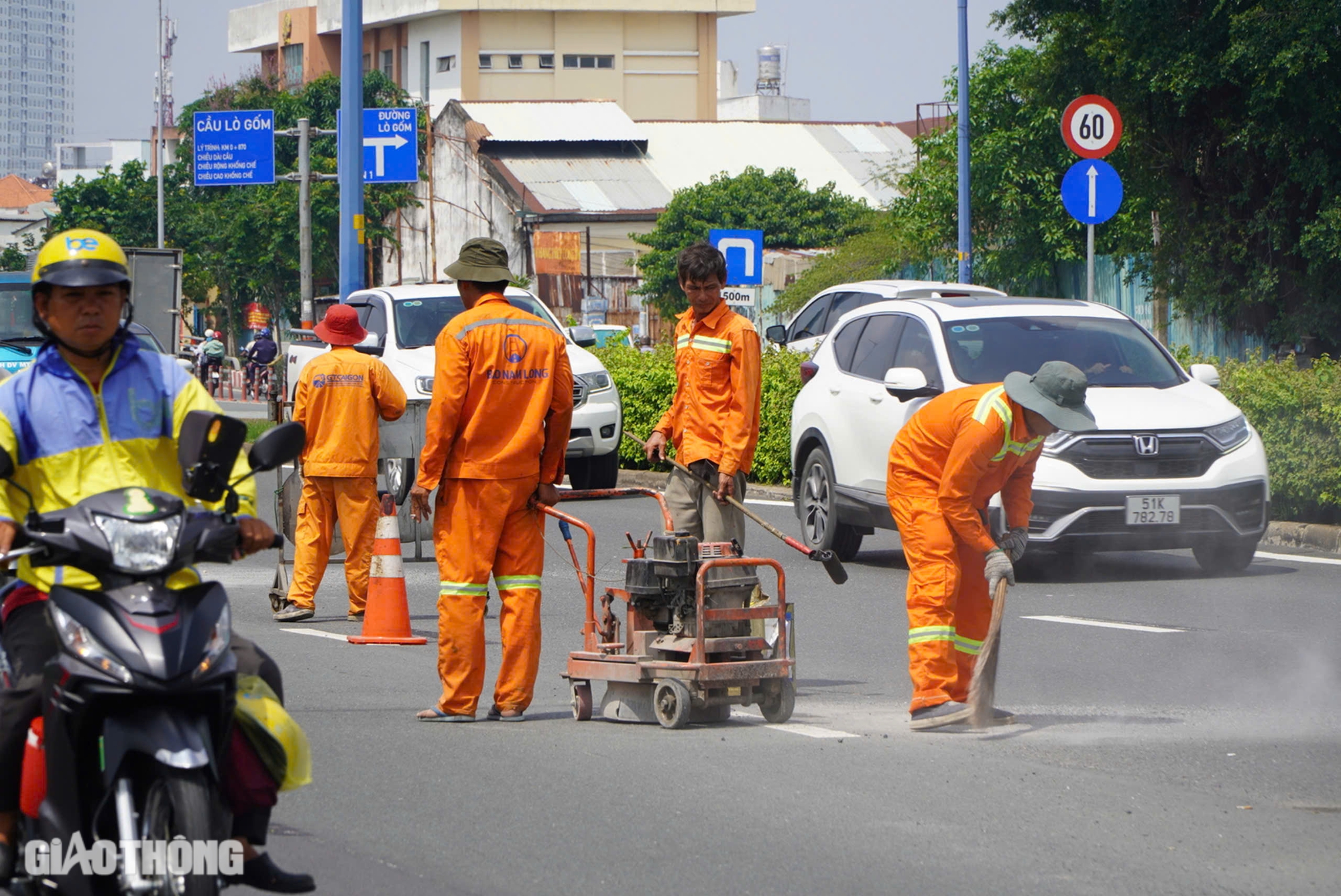 Toàn cảnh Đại lộ Võ Văn Kiệt sau 4 tháng thi công xoá bỏ dải phân cách làn xe máy- Ảnh 6.