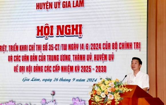 Bí thư Huyện ủy Gia Lâm Nguyễn Việt Hà nhấn mạnh các nội dung cần lưu ý về công tác triển khai Đại hội Đảng các cấp.