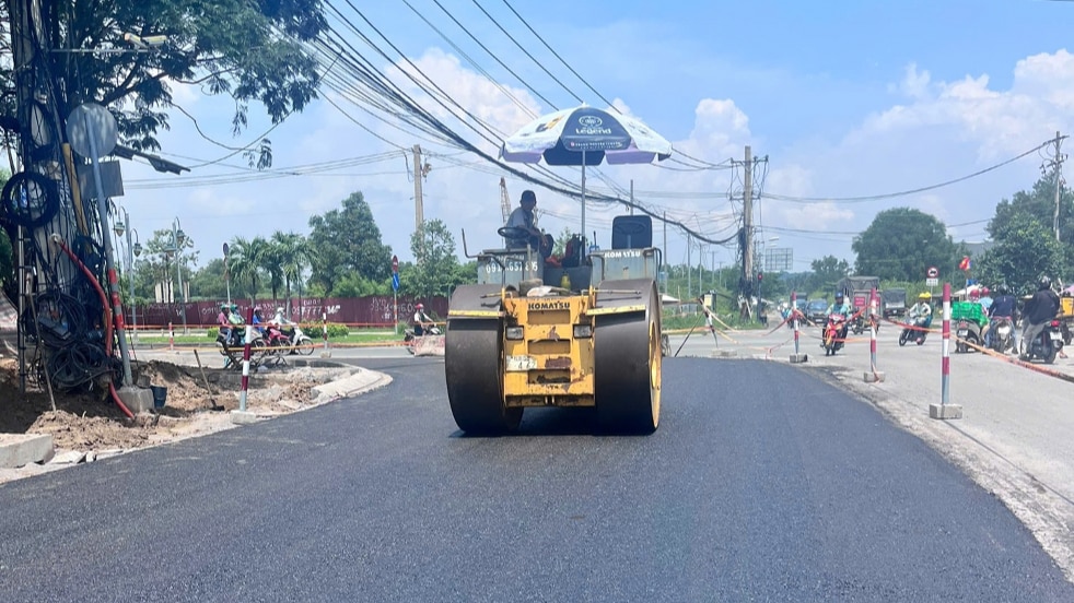 Thi công cầu Tăng Long, chủ đầu tư khắc phục hư hỏng hạ tầng lân cận- Ảnh 2.