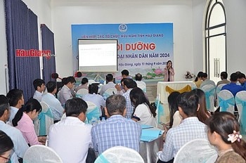 Bồi dưỡng kiến thức cho cán bộ làm công tác đối ngoại nhân dân tại Hậu Giang