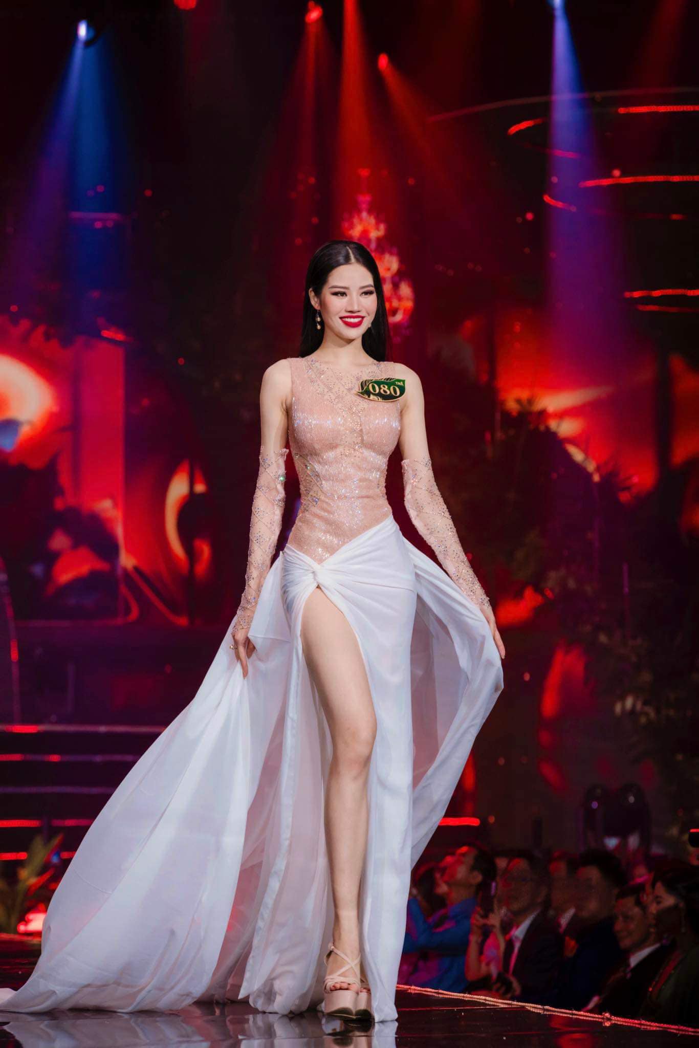 Thân thế và sự nghiệp của Cao Ngọc Bích thi Miss Earth 2024 - Ảnh 4.