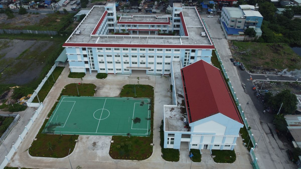 L'école primaire Nguyen Cong Tru (quartier Binh Tri Dong A) est construite sur une superficie de 13 106 m2.