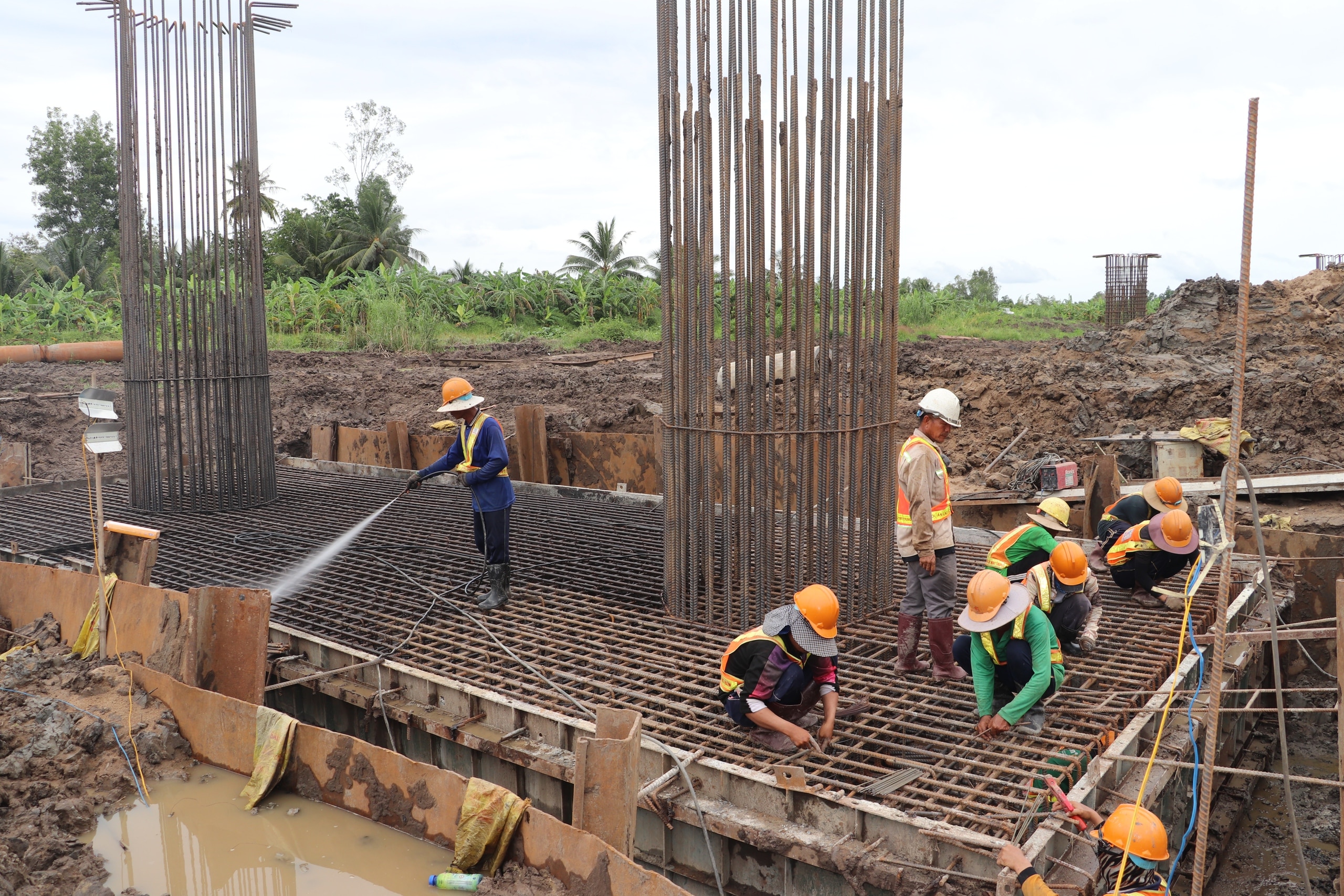 Bám công trường xuyên lễ, dồn lực thi công 37km cao tốc qua Hậu Giang- Ảnh 1.