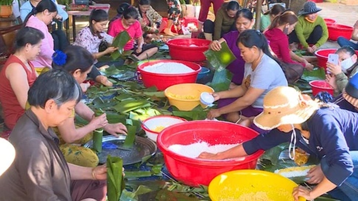 Bánh tét, 'cánh tay' cứu trợ đồng bào vùng lũ, lọt top 100 món ăn từ đậu ngon nhất - Ảnh 3.