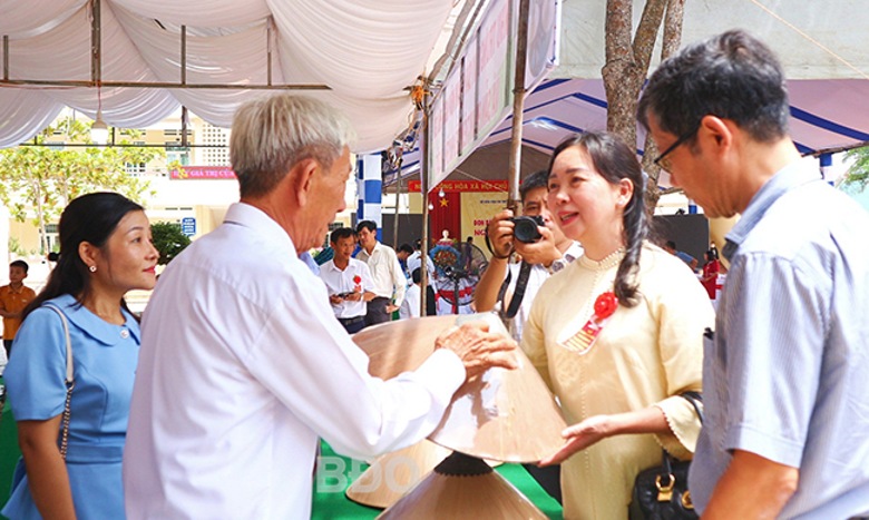 binh dinh don bang di san quoc gia nghe cham non ngua phu gia hinh 1