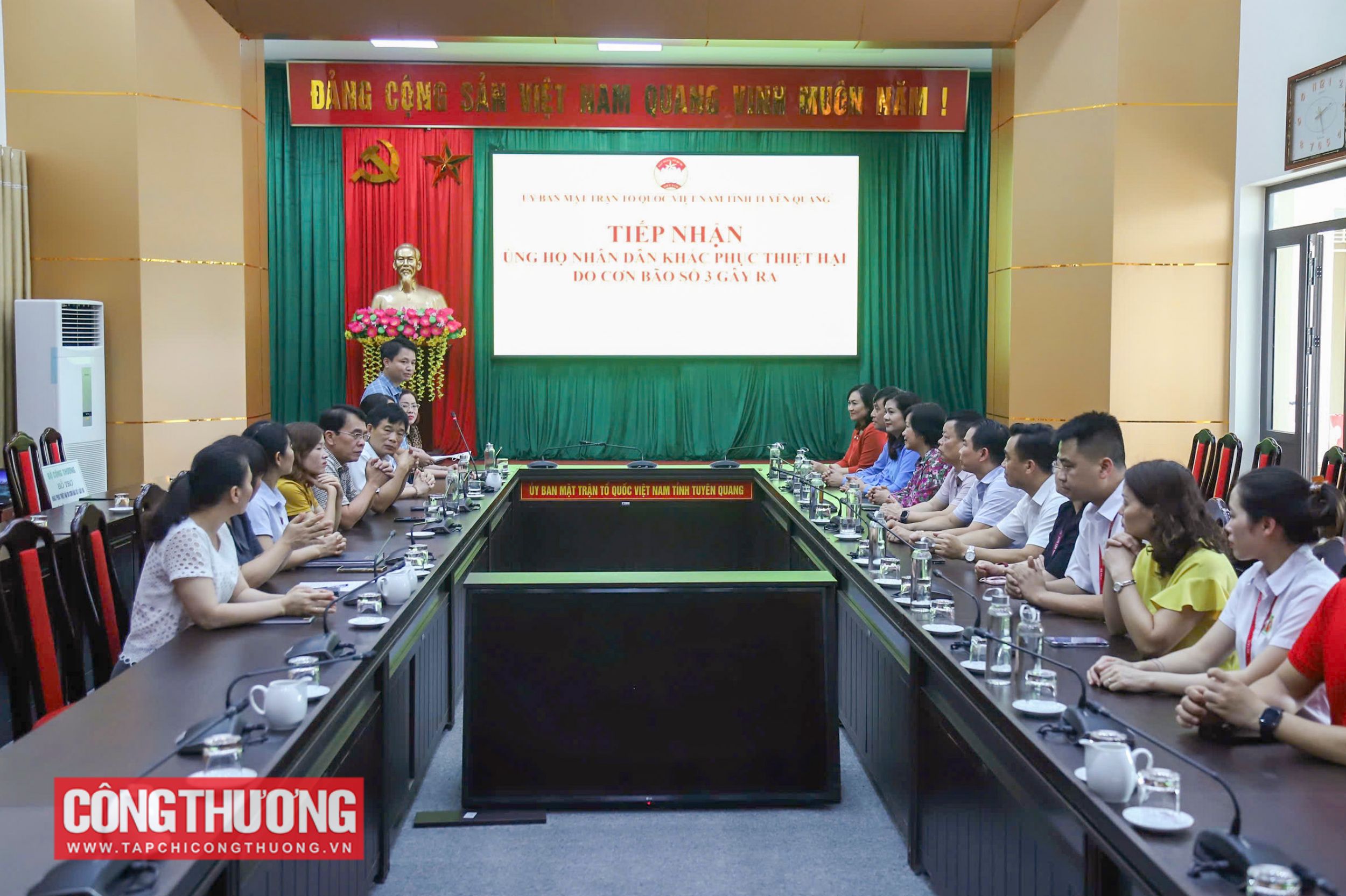 Đoàn công tác Bộ Công Thương trao đổi với đại diện lãnh đạo Mặt trận Tổ quốc tỉnh Tuyên Quang