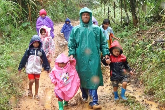 Bổ sung kịp thời sách giáo khoa cho địa phương bị thiệt hại do mưa bão -0