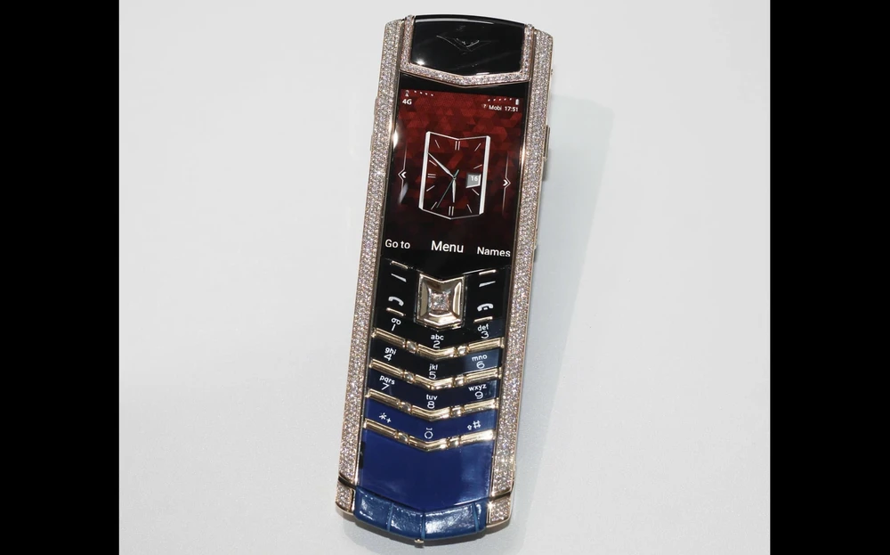 Vertu Signature được rao bán là bản nâng cấp từ 2G lên 4G đã xuất hiện tại thị trường Việt Nam