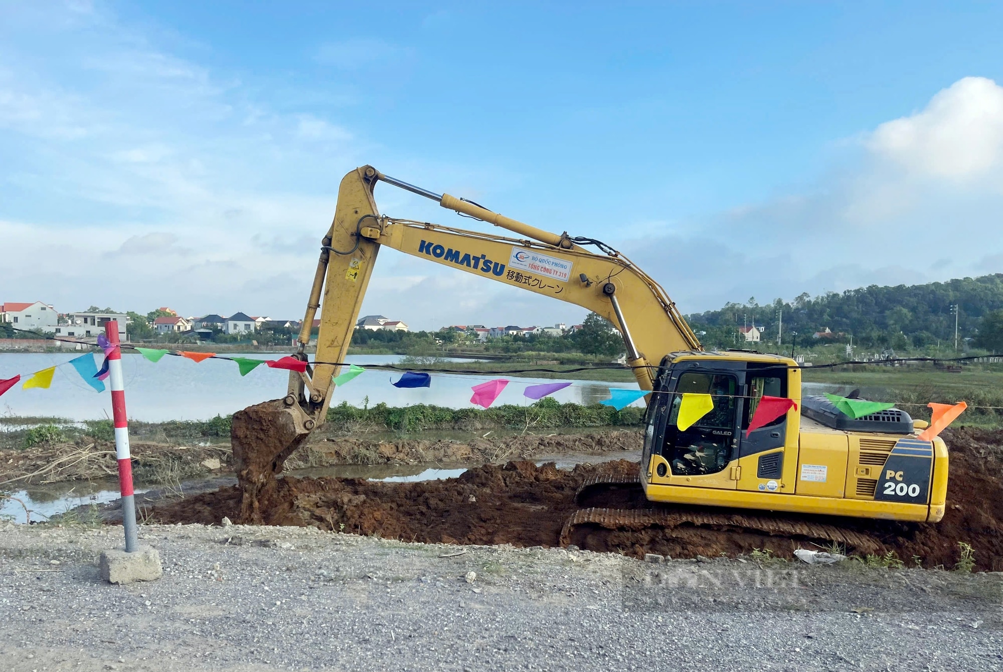 Cảnh ùn tắc, ổ gà chằng chịt trên quốc lộ 6 đoạn Hà Đông - Xuân Mai dài 21 km - Ảnh 2.