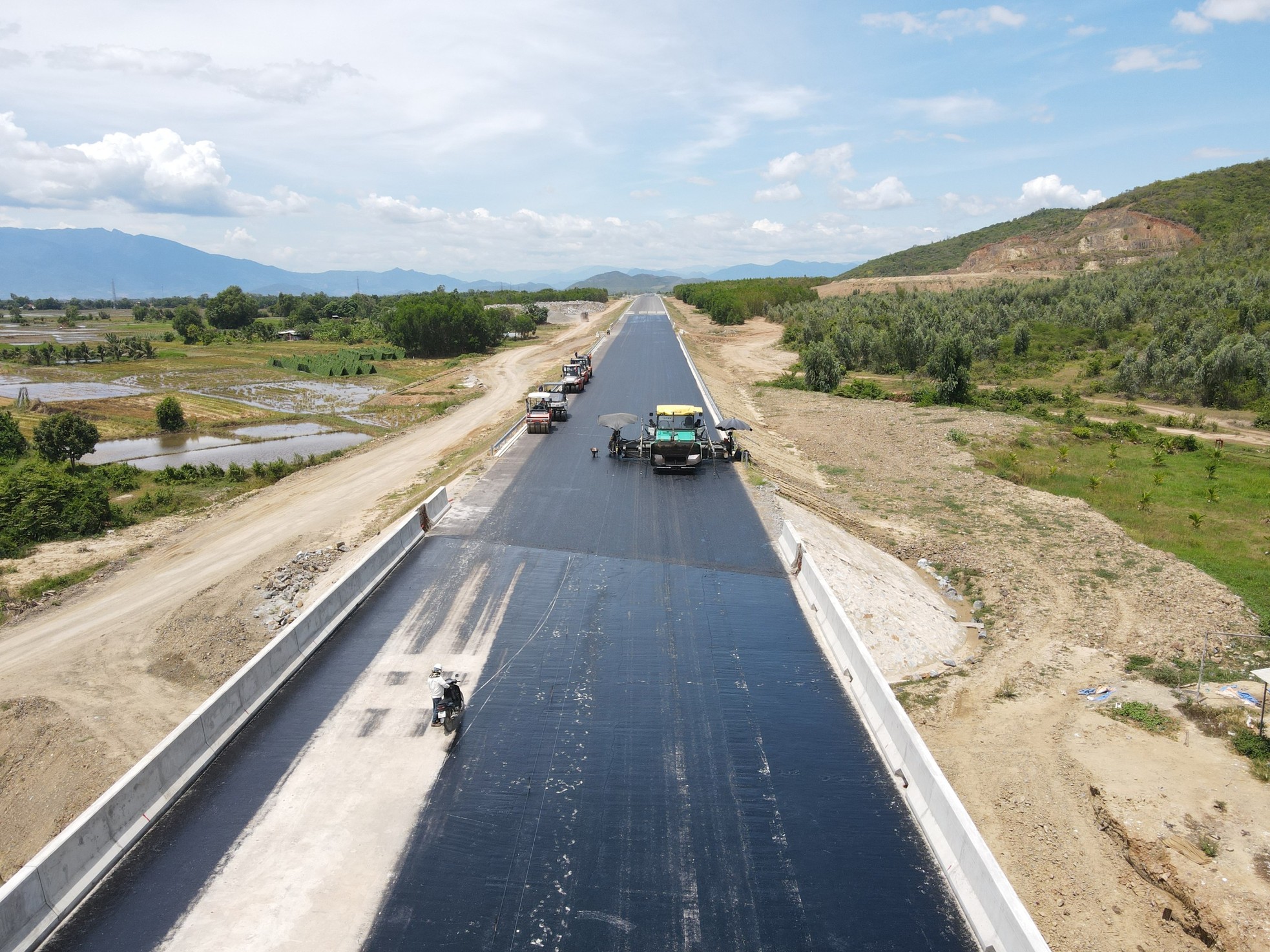 Cao tốc Vân Phong - Nha Trang dự kiến vượt tiến độ nửa năm ảnh 1