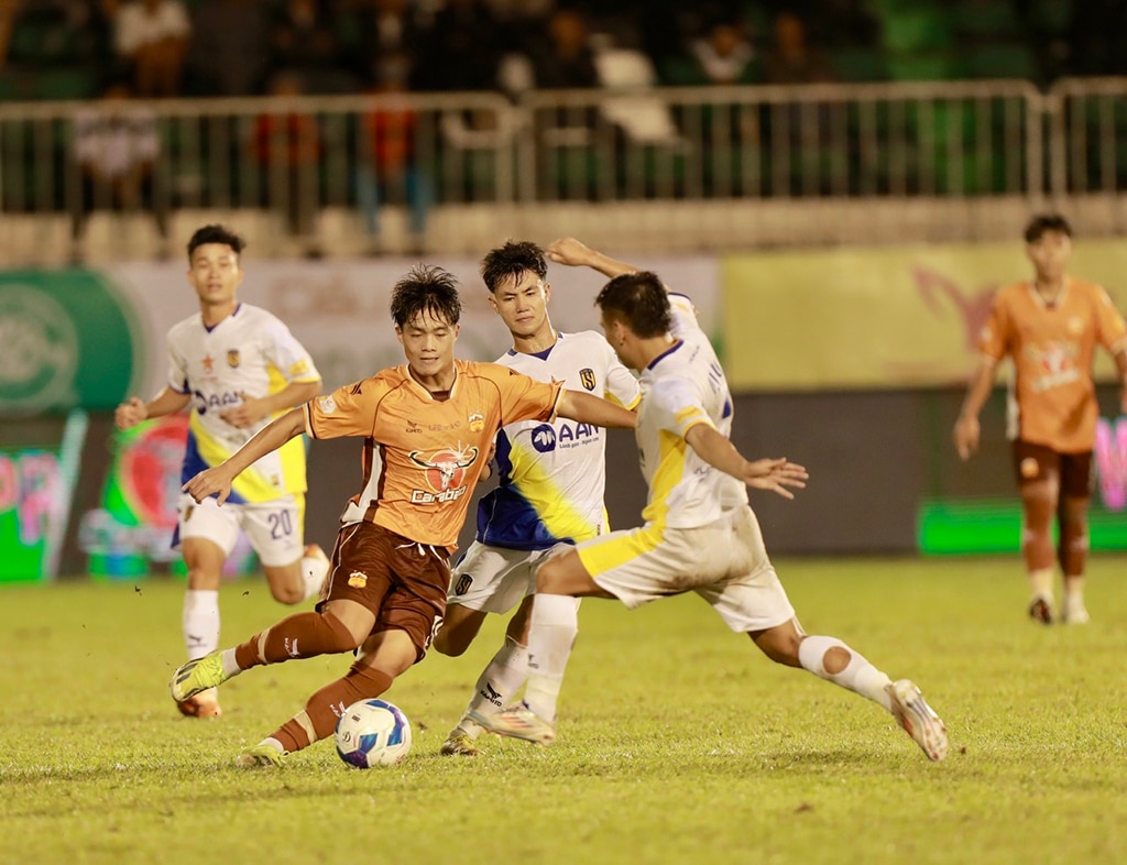 Lịch thi đấu vòng 3 V-League: Chờ ‘chiếu dưới' lại gây sốc, HLV Vũ Tiến Thành nói gì?- Ảnh 1.