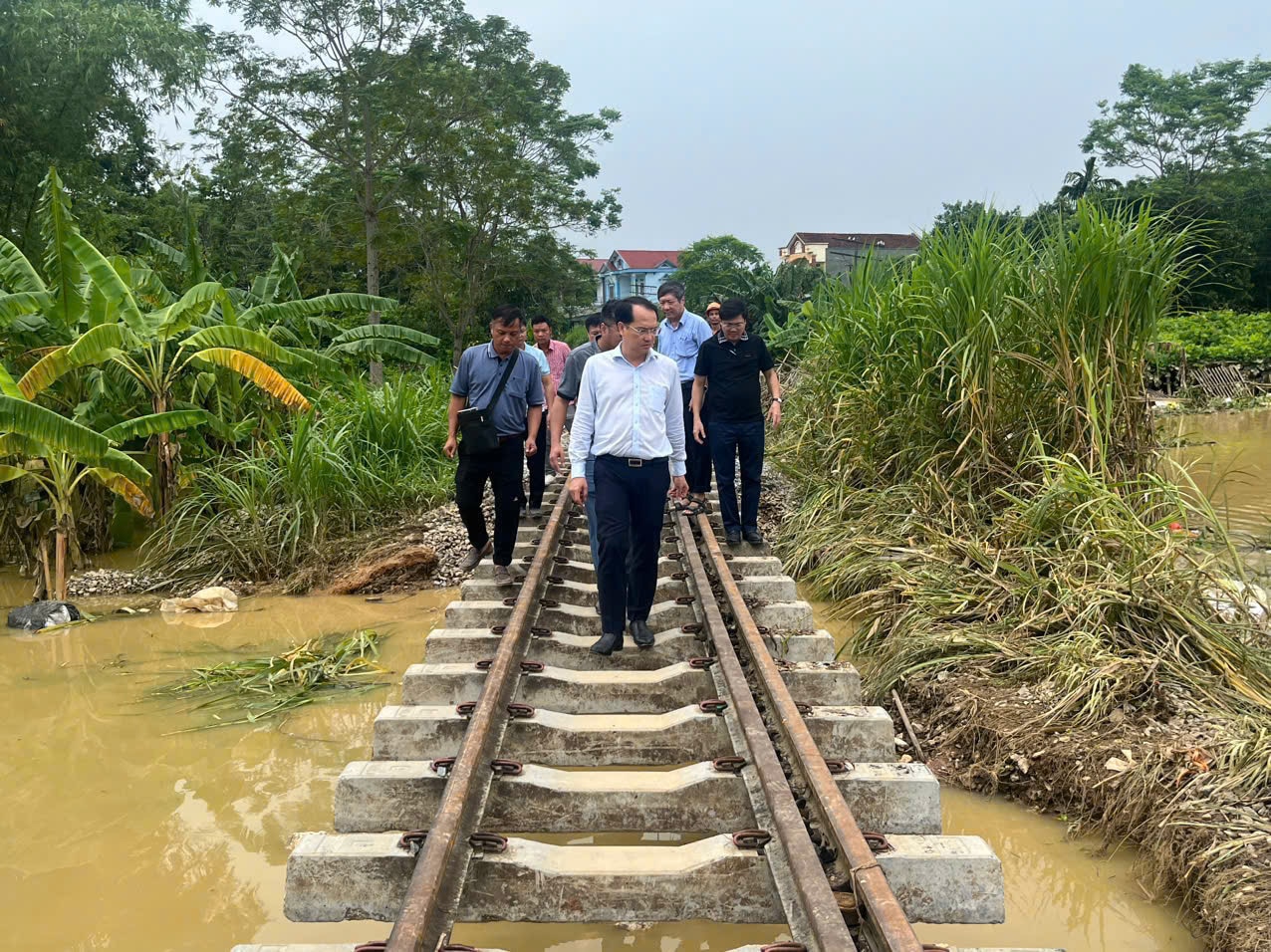 Chưa thông tuyến đường sắt Yên Viên - Lào Cai- Ảnh 1.