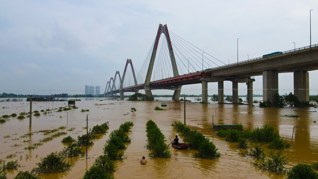 Dạy học ở những vùng bị ảnh hưởng bởi bão lũ: Điều chỉnh kế hoạch giáo dục, xây dựng kế hoạch học bù cho học sinh - Ảnh 1.