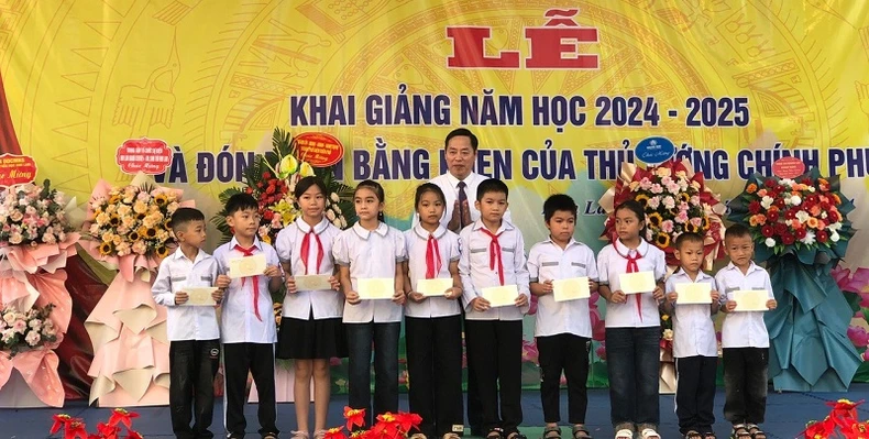 Gần 208 nghìn học sinh, sinh viên tỉnh Điện Biên vui mừng đón chào năm học mới ảnh 1