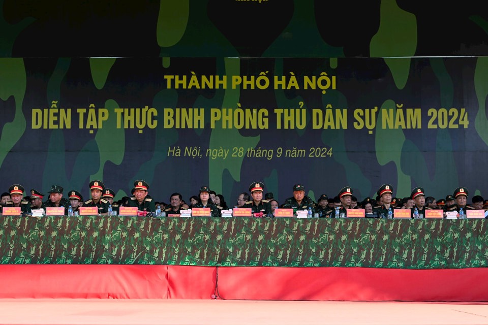 Các đại biểu tham dự diễn tập thực binh phòng thủ dân sự năm 2024