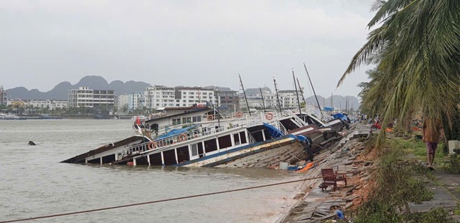 Hoạt động du lịch nhiều nơi tê liệt vì hậu quả của mưa bão