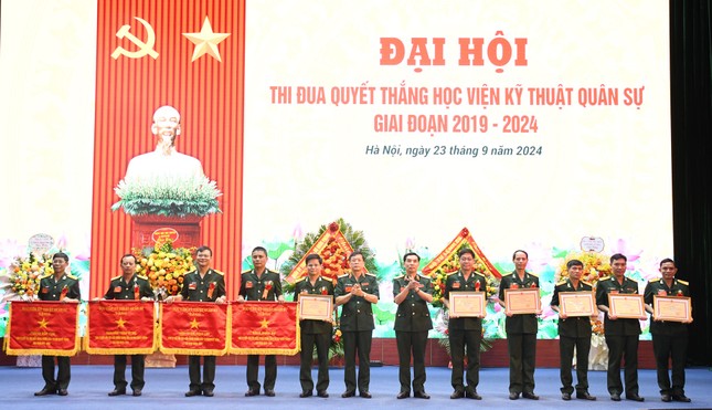 Học viện Kĩ thuật Quân sự trao thưởng 183 tập thể, cá nhân tiêu biểu phong trào thi đua quyết thắng ảnh 1